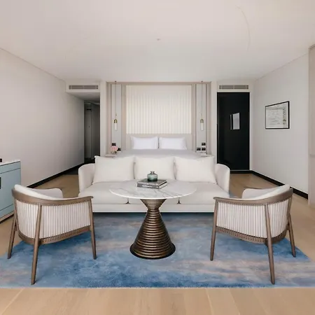 The Langham, Gold Coast And Jewel Residences Exterior photo A suite at the hotel