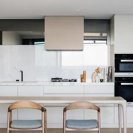 The Langham, Gold Coast And Jewel Residences Exterior photo A modern kitchen