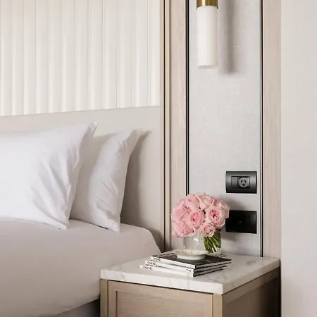 The Langham, Gold Coast And Jewel Residences Exterior photo A bedside table with a lamp, a telephone and a vase of flowers